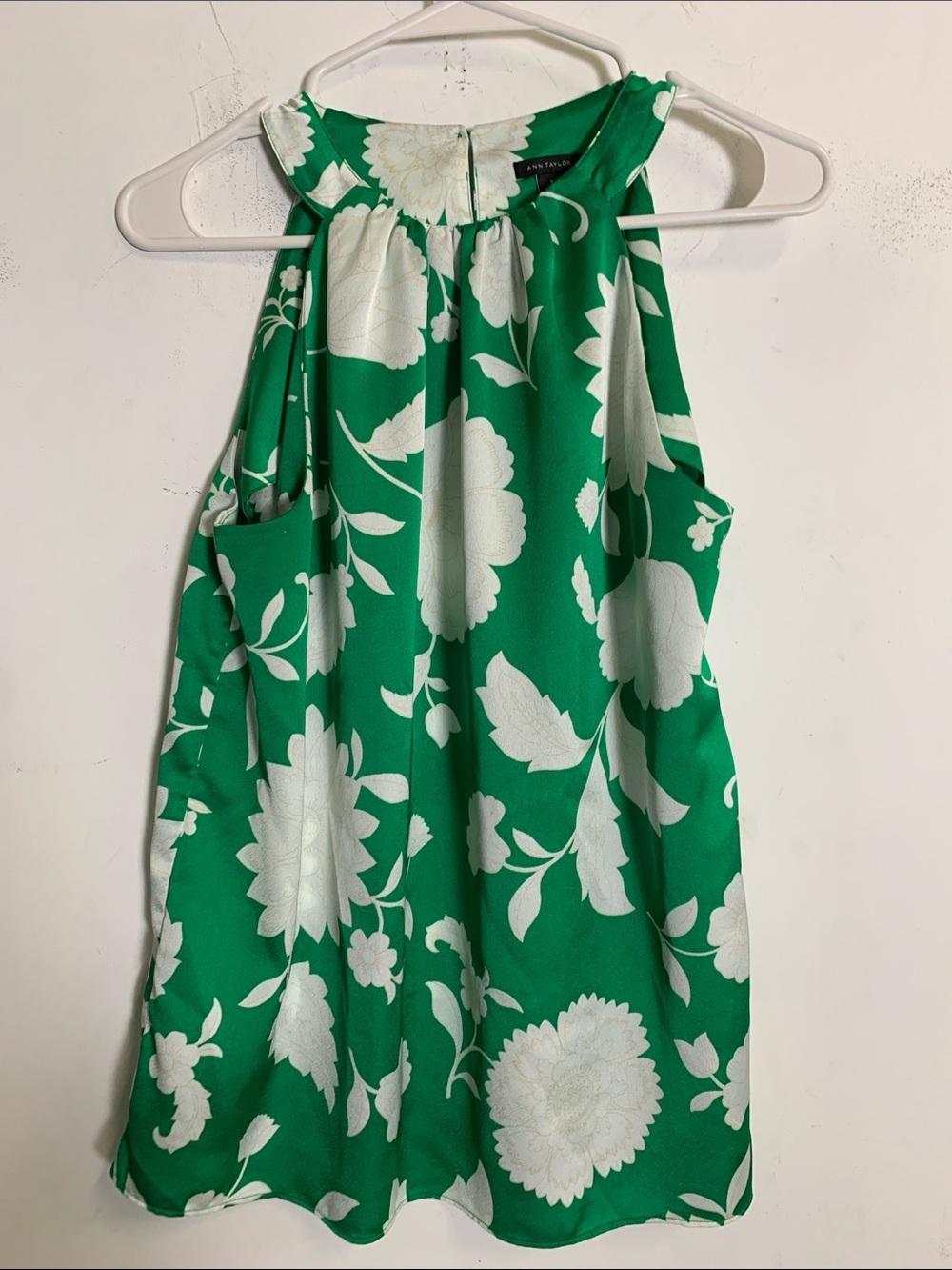 Ann Taylor Green and White Floral Blouse
